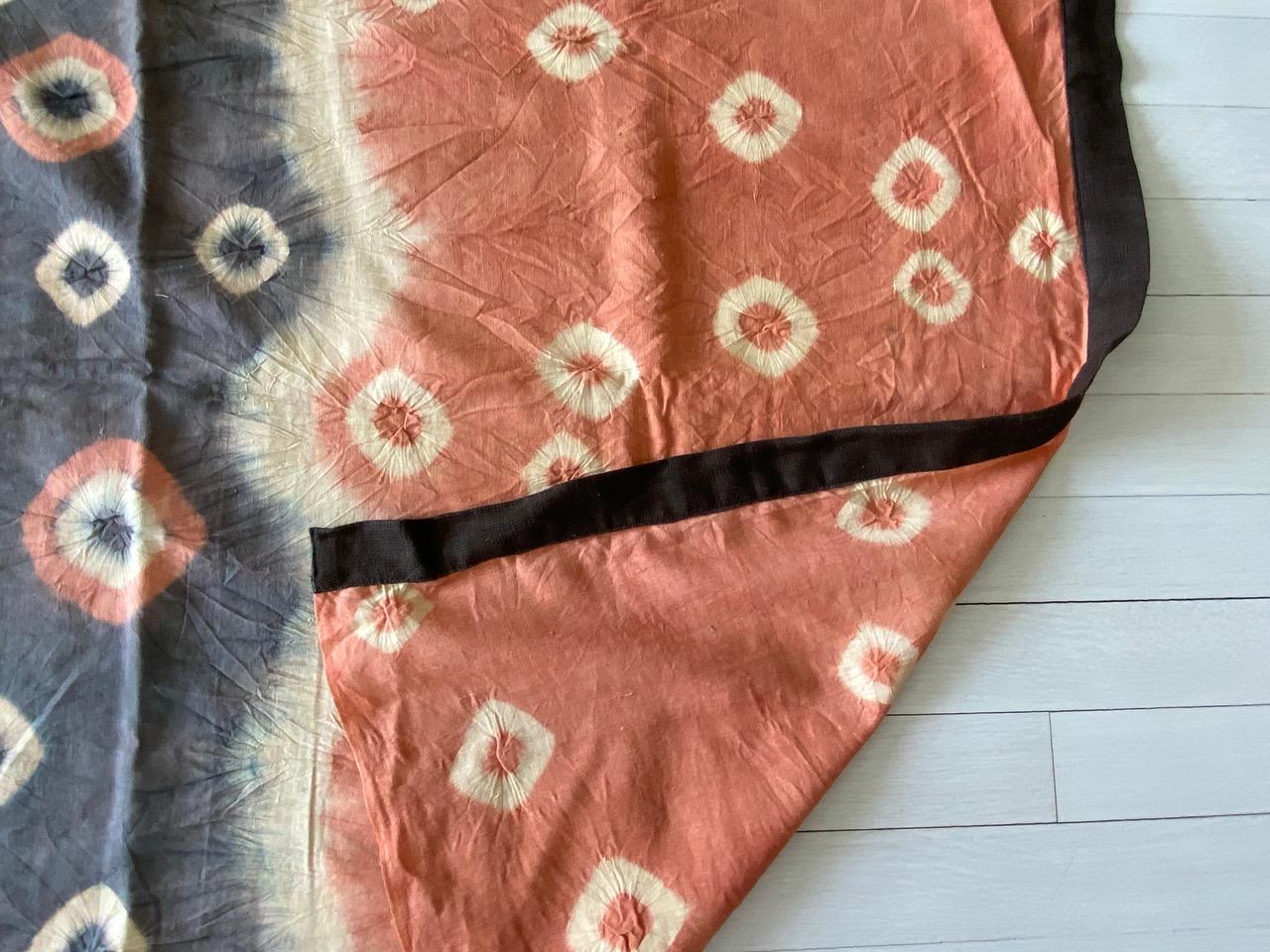 Andrianna Shamaris Leinen und Baumwolle Antike Textilien aus Toraja Land im Angebot 4
