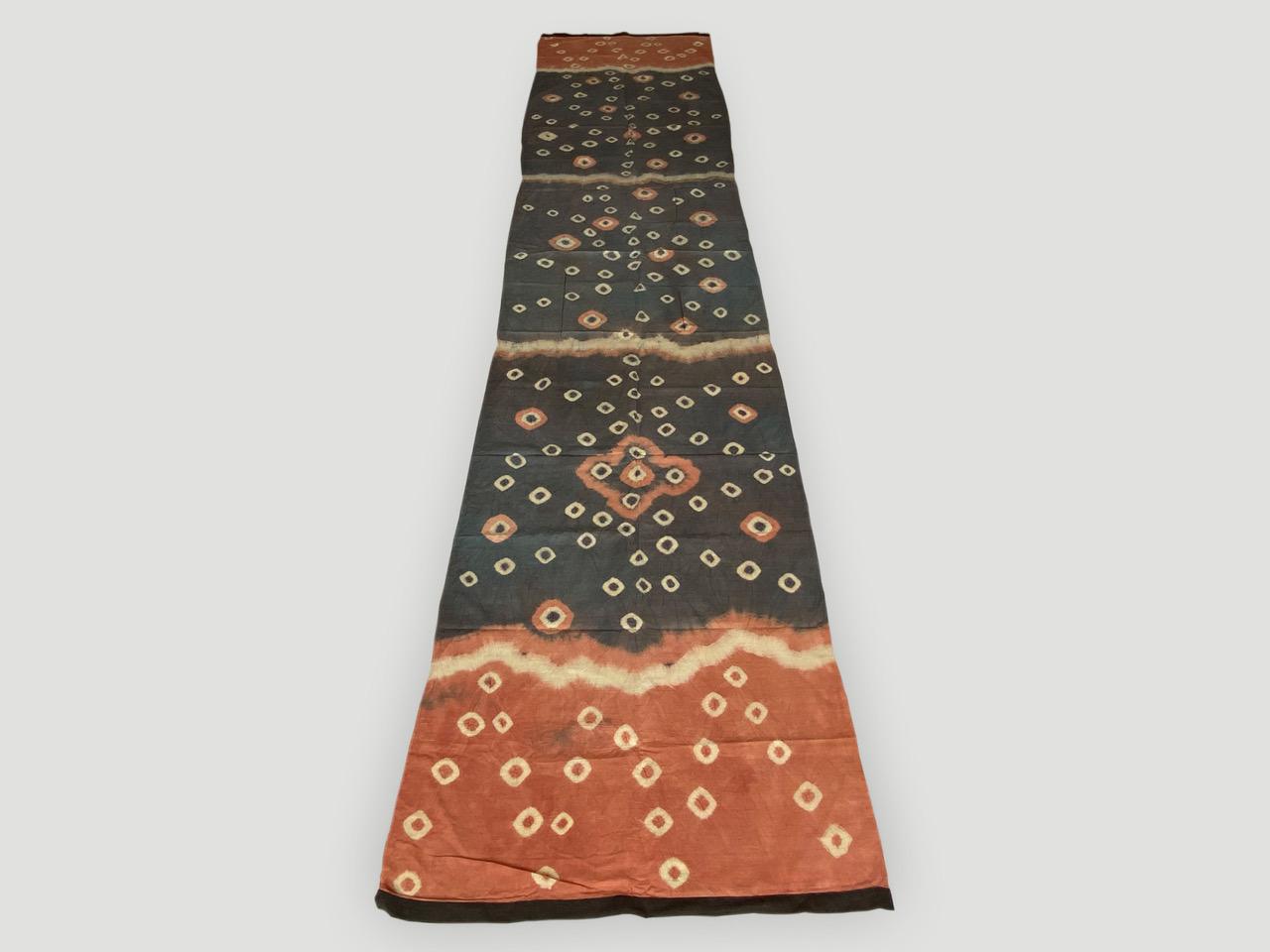 Andrianna Shamaris Leinen und Baumwolle Antike Textilien aus Toraja Land (Indonesisch) im Angebot
