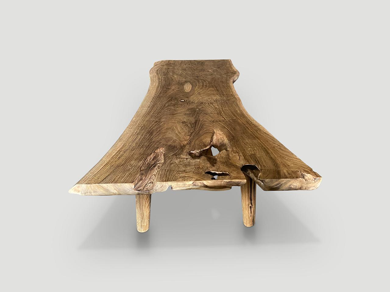 Table basse Andrianna Shamaris en bois de teck à bord vif en vente 1