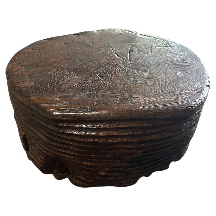 Magnifique table basse Andrianna Shamaris en bois de teck ancien du siècle dernier