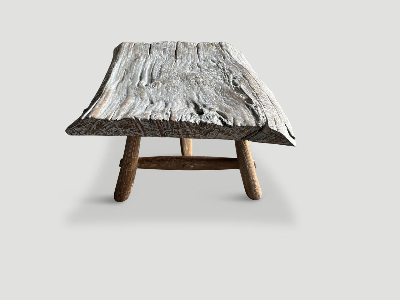 Bois Andrianna Shamaris Table basse Couture Mid Century en vente