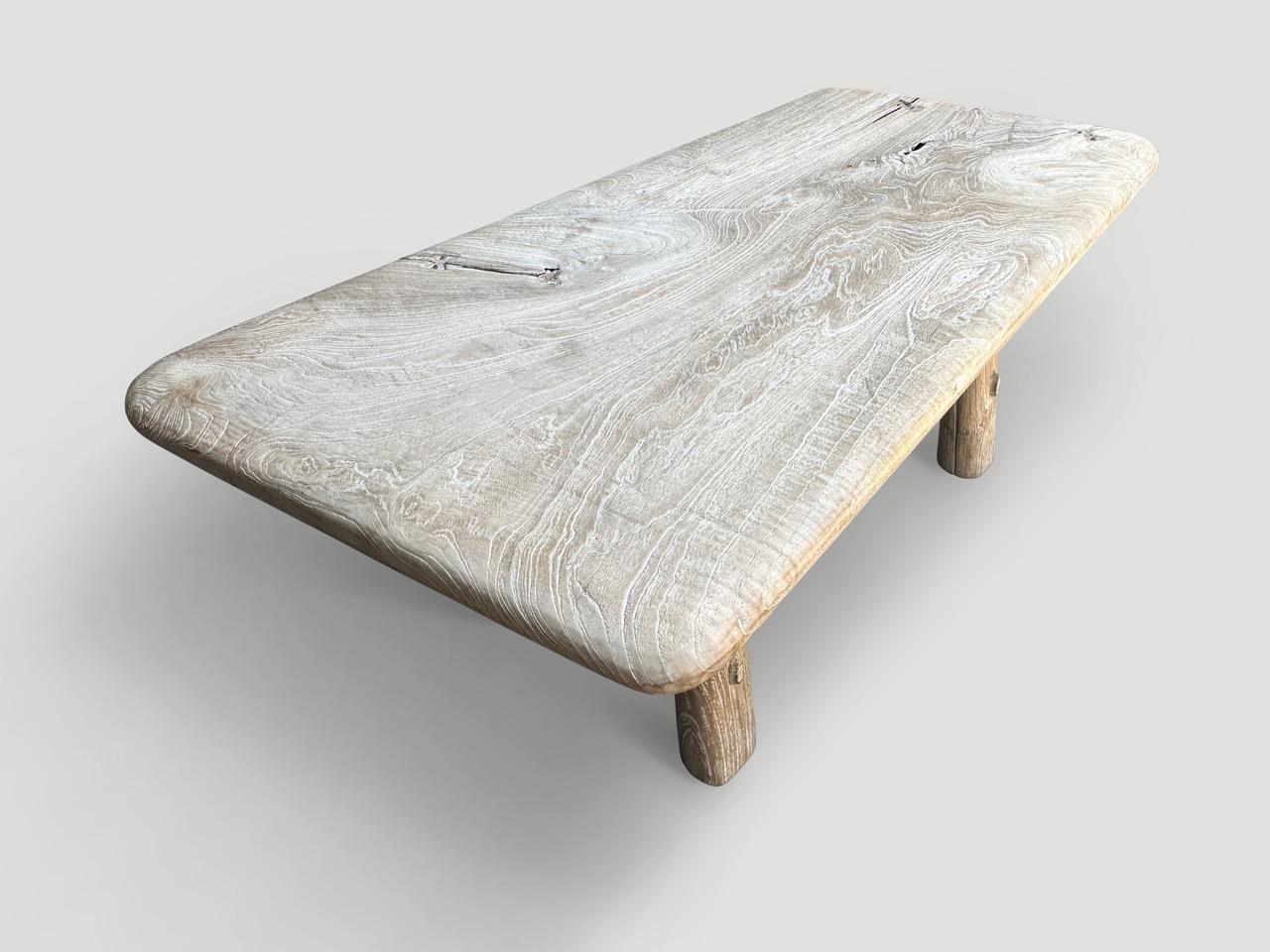 Bois Andrianna Shamaris Table basse Couture Mid Century en vente