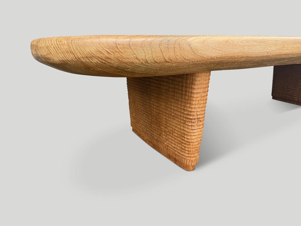 Andrianna Shamaris Mid Century Couture Table basse ovale en vente 4