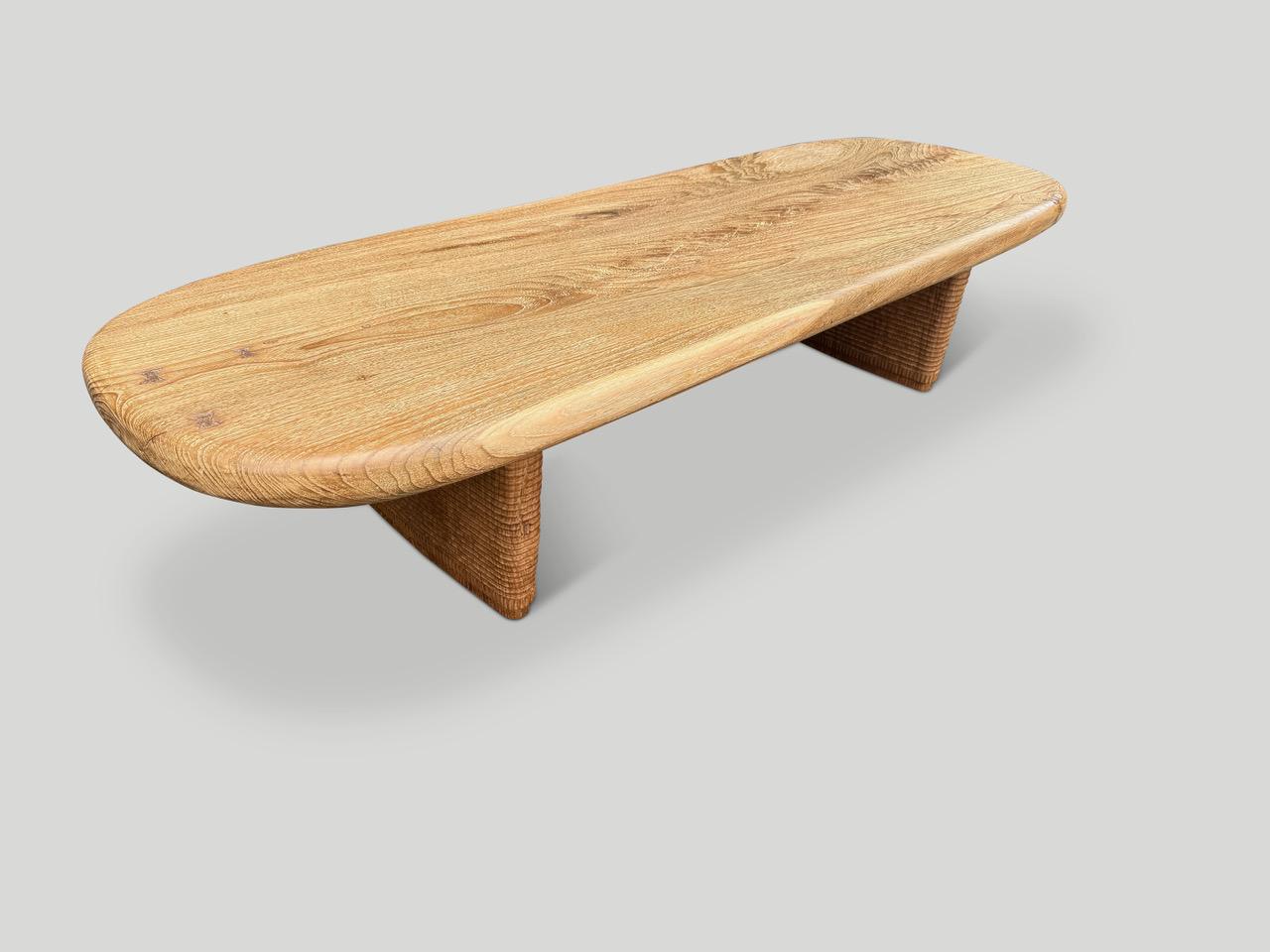 Mid-Century Modern Andrianna Shamaris Mid Century Couture Table basse ovale en vente