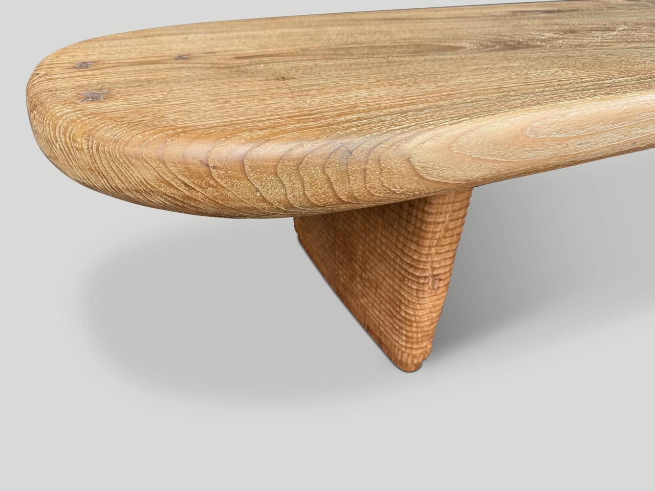Andrianna Shamaris Mid Century Couture Table basse ovale en vente 2