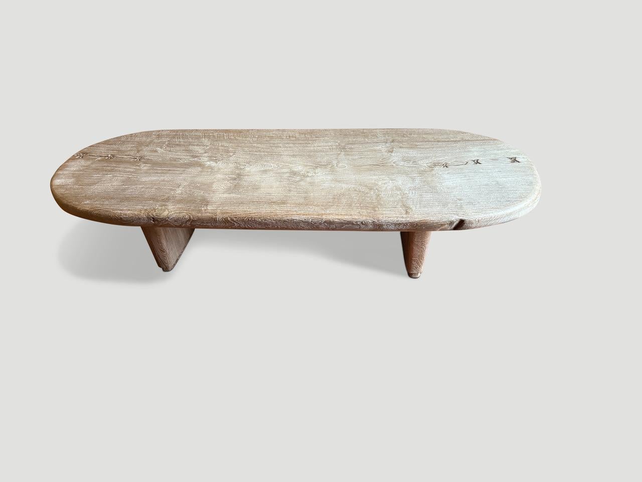 Mid-Century Modern Andrianna Shamaris Mid Century Couture Table basse ovale en bois de teck en vente