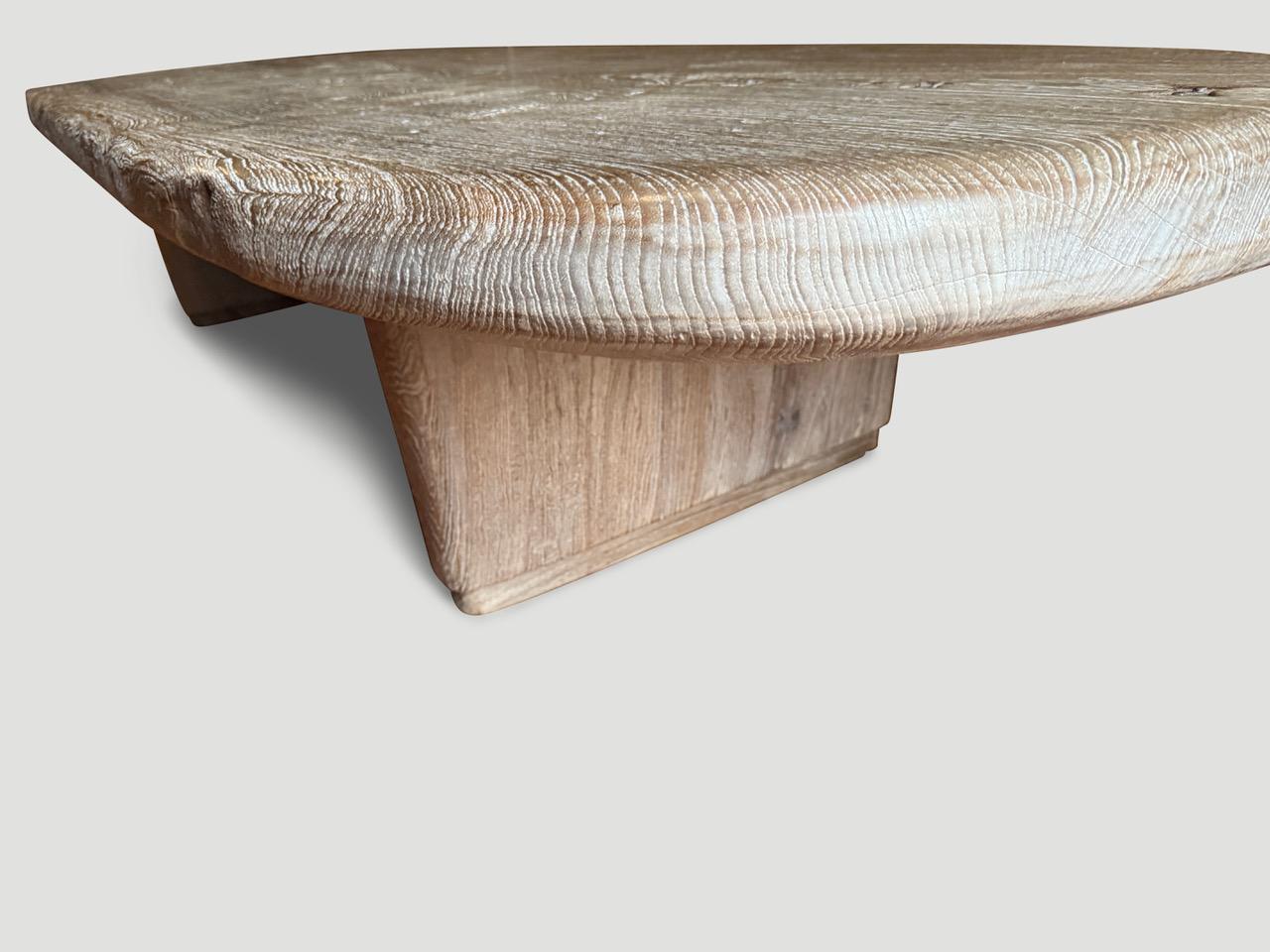 Bois de récupération Andrianna Shamaris Mid Century Couture Table basse ovale en bois de teck en vente