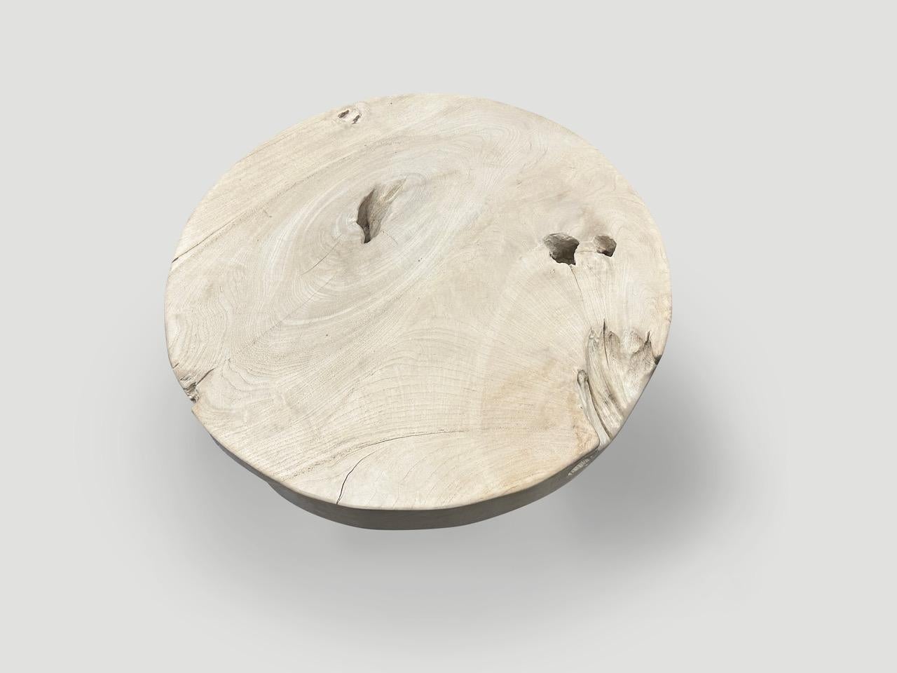 Organique Andrianna Shamaris table basse en bois de teck organique de style mi-siècle moderne en vente