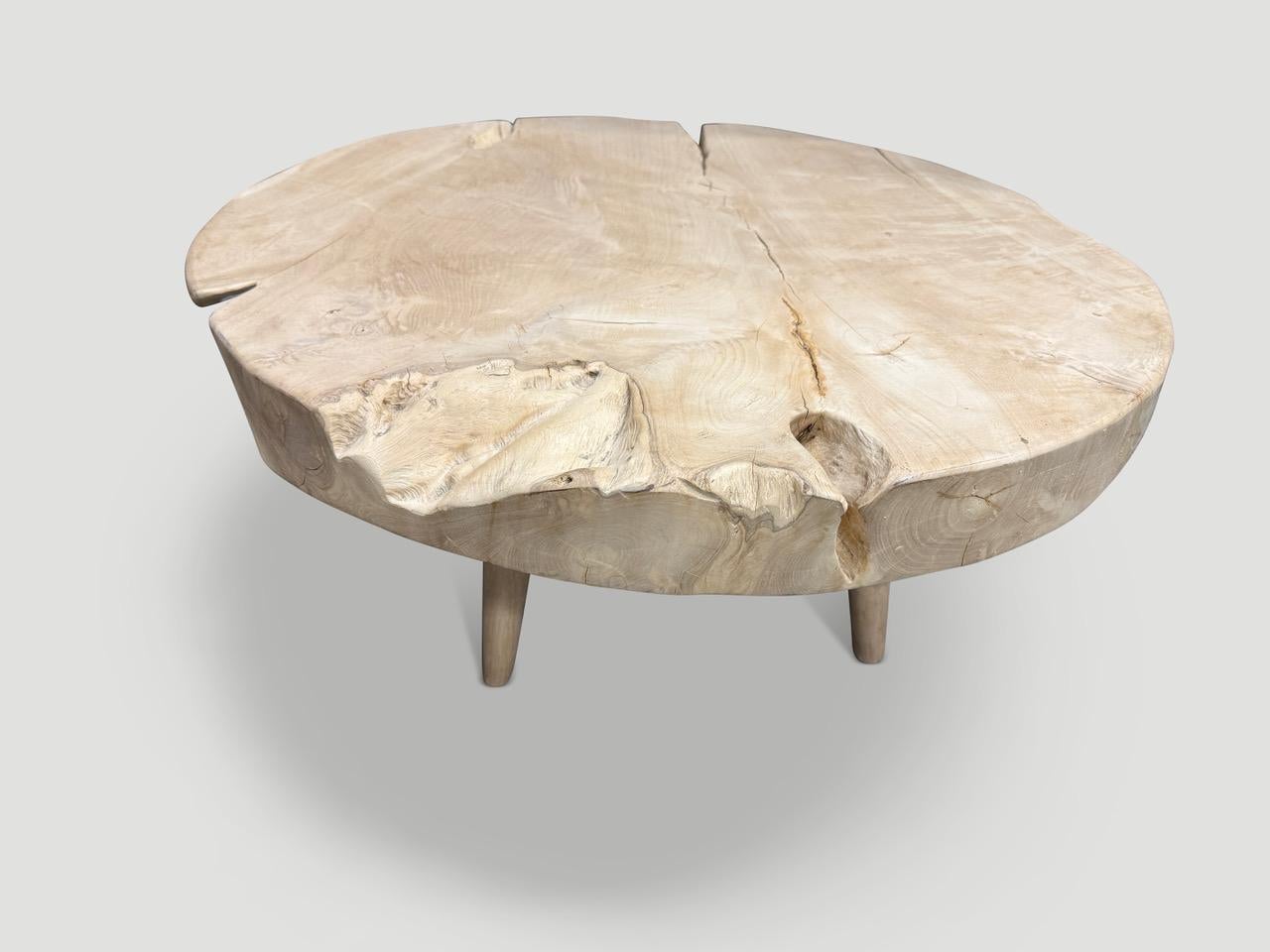 XXIe siècle et contemporain Andrianna Shamaris table basse en bois de teck organique de style mi-siècle moderne en vente
