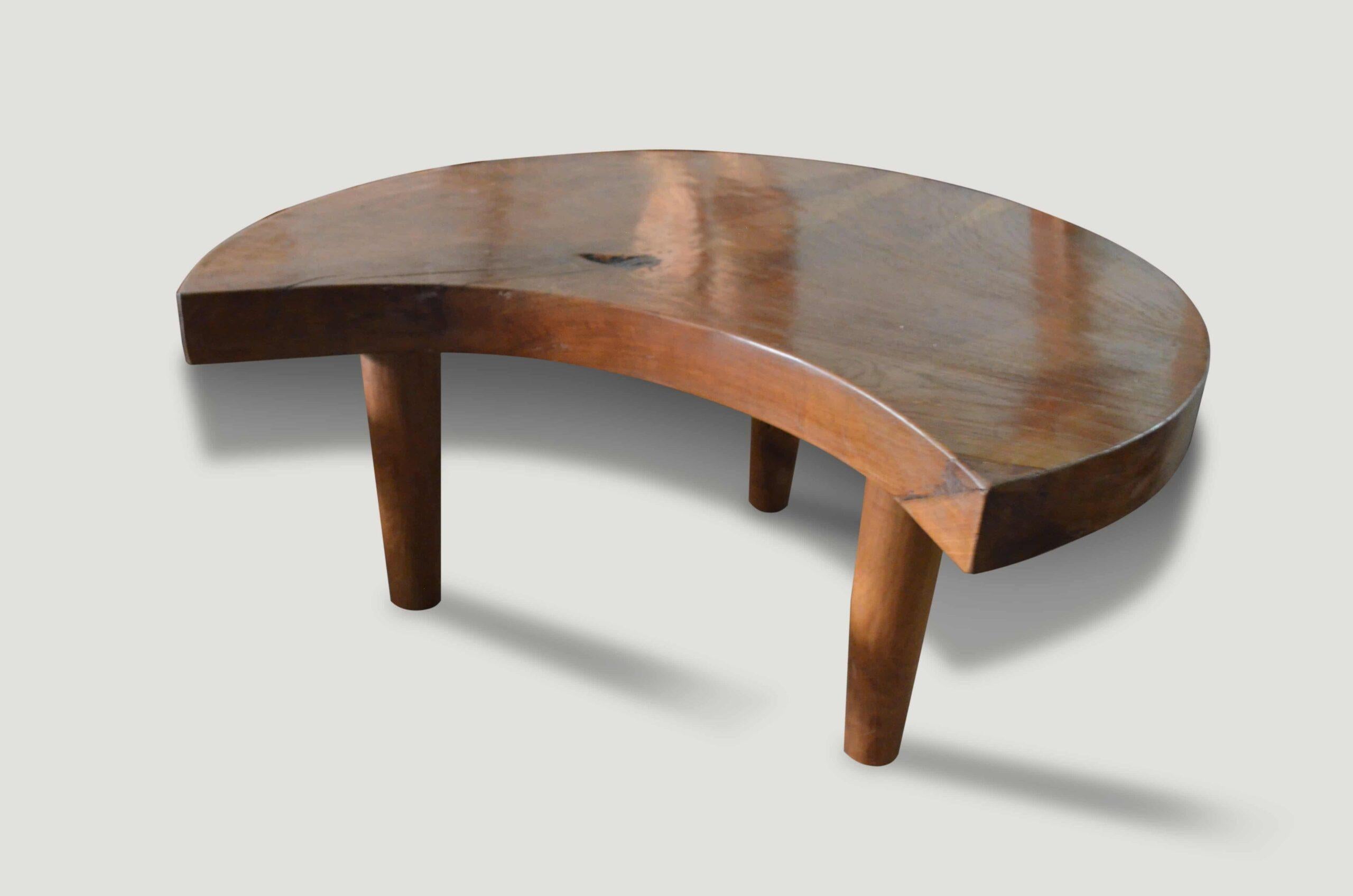 XXIe siècle et contemporain Andrianna Shamaris table basse en bois de teck organique de style mi-siècle moderne en vente