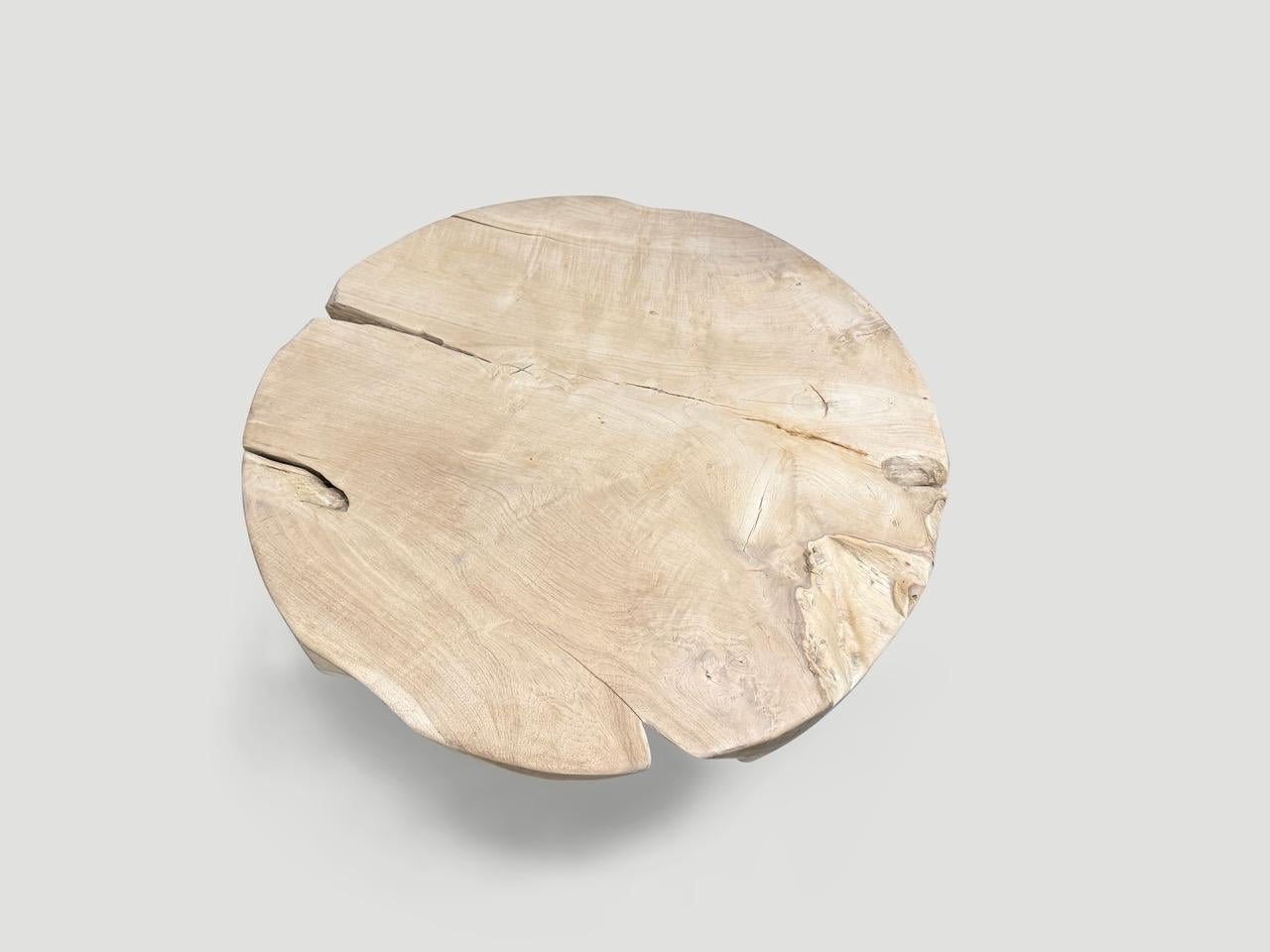 Bois Andrianna Shamaris table basse en bois de teck organique de style mi-siècle moderne en vente