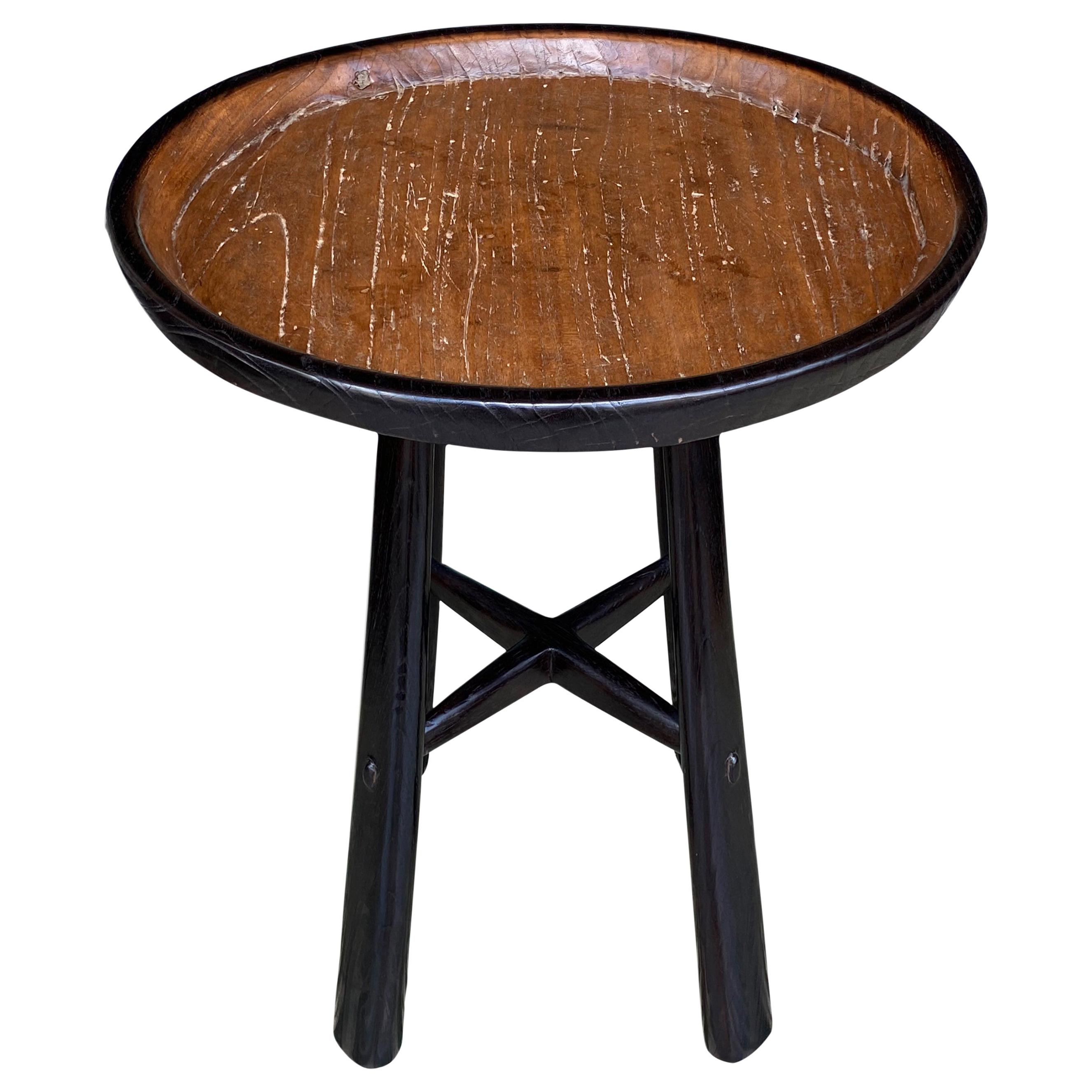 Andrianna Shamaris Midcentury Couture Table d'appoint à plateau en bois de teck ancien en vente