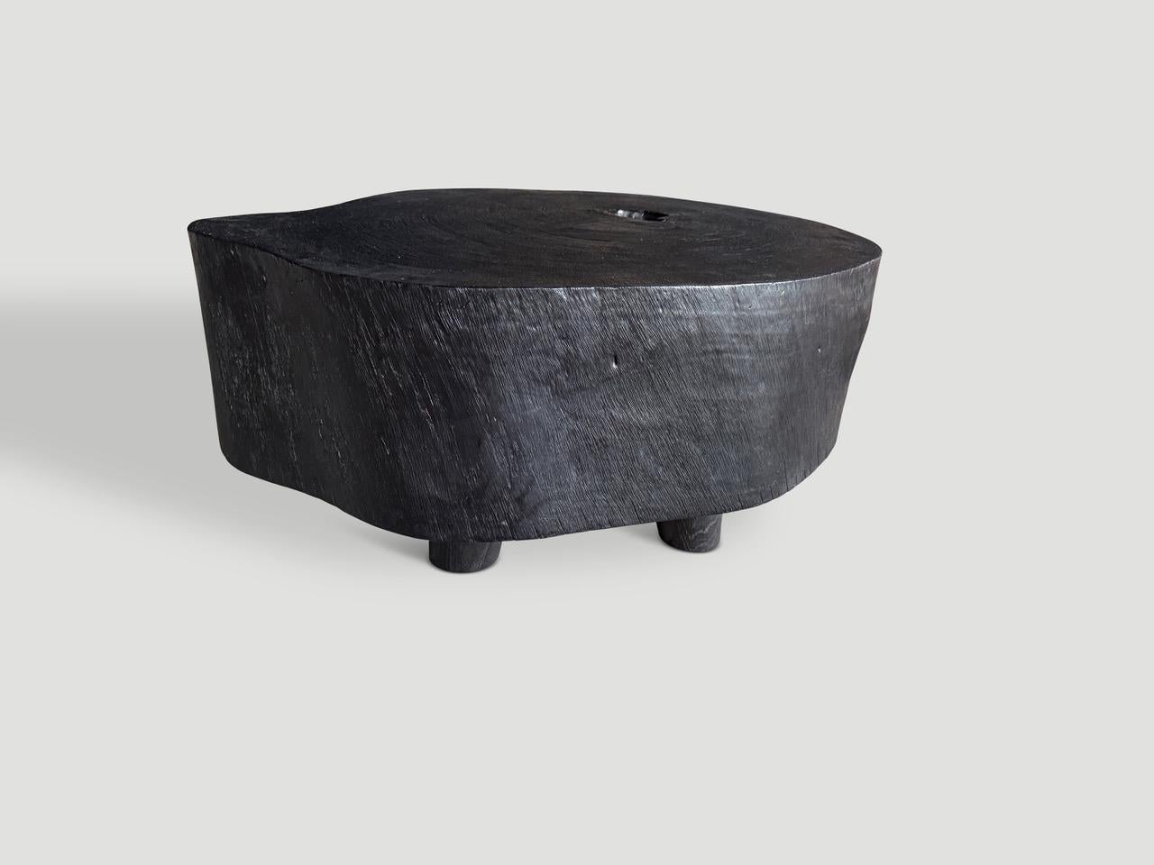Andrianna Shamaris Mesa baja minimalista carbonizada en Excelente estado para la venta en New York, NY