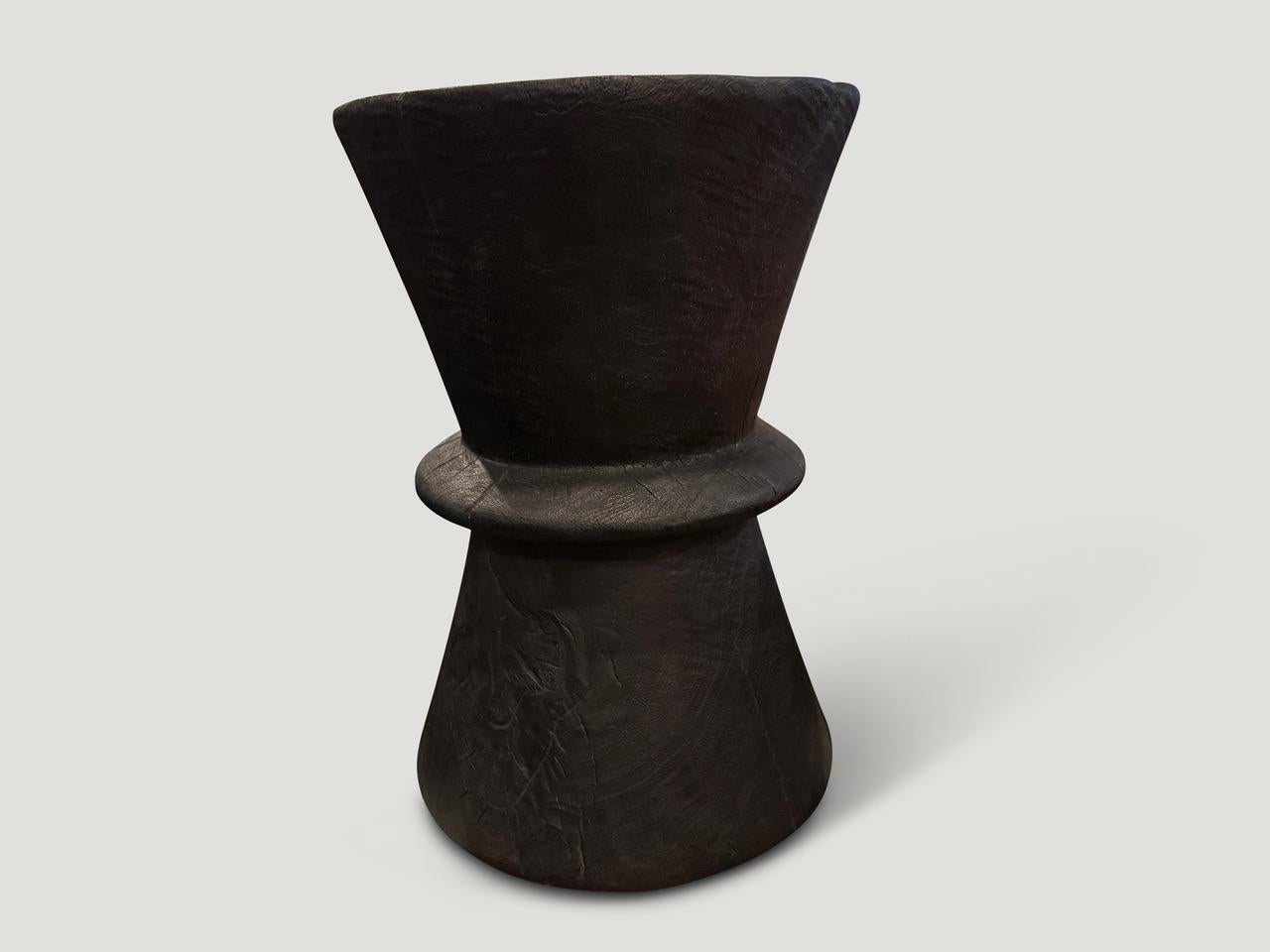 Organique Table d'appoint minimaliste Andrianna Shamaris en vente