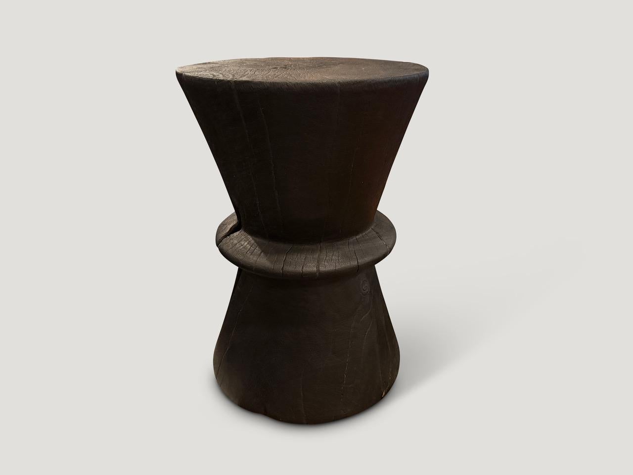 Table d'appoint minimaliste Andrianna Shamaris Excellent état - En vente à New York, NY