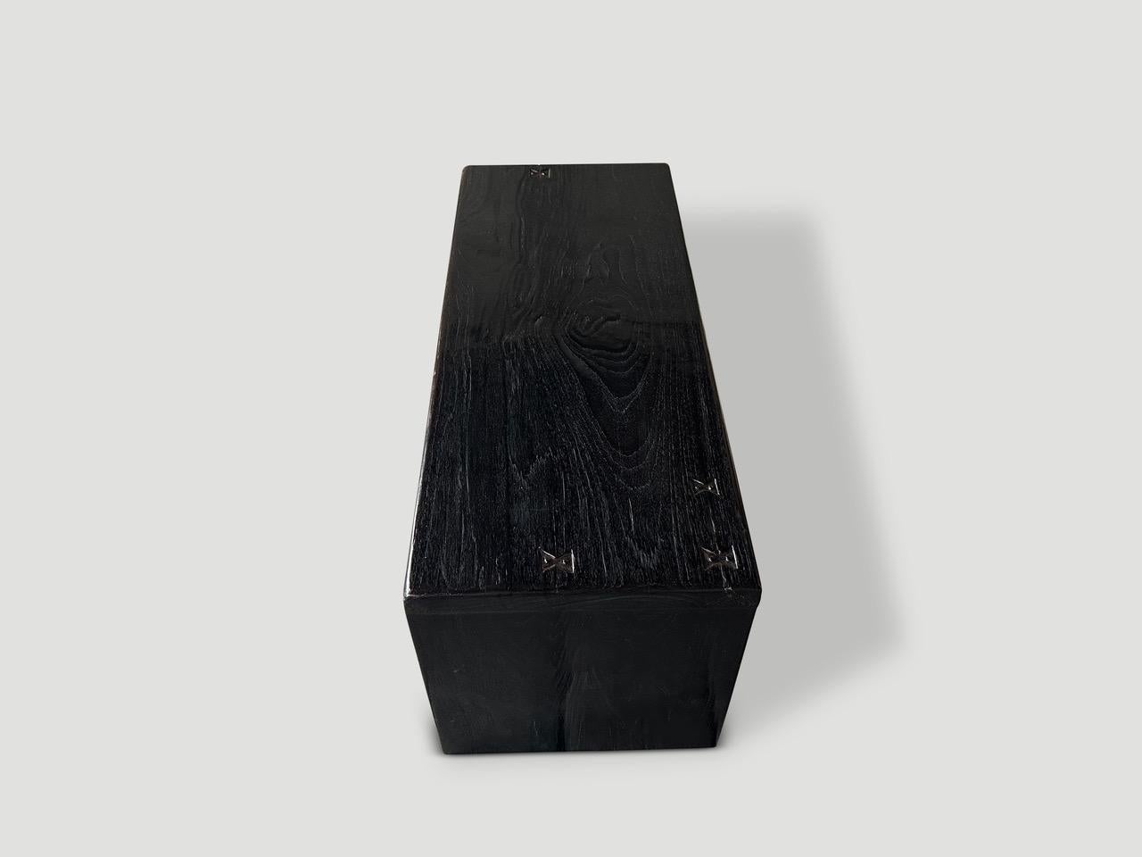 Organico moderno Andrianna Shamaris Panchina minimalista in legno di teak tinto in espresso in vendita