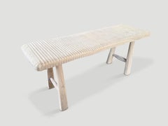 Andrianna Shamaris Panchina minimalista moderna intagliata a mano in legno di teak organico
