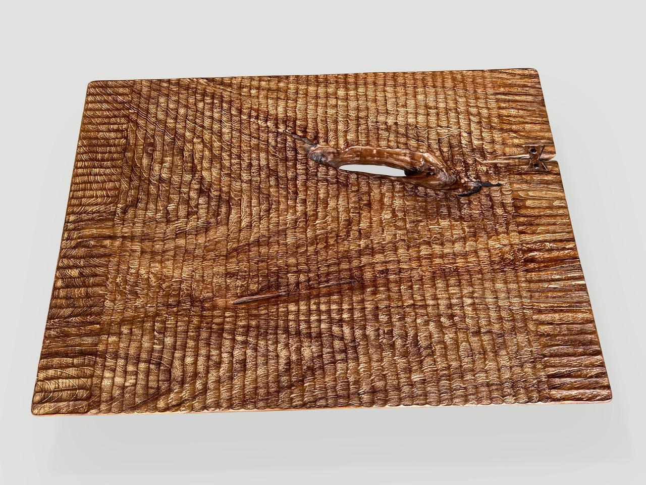 XXIe siècle et contemporain Andrianna Shamaris table d'appoint ou table basse minimaliste en bois de teck sculpté à la main en vente