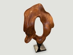 Andrianna Shamaris sculpture minimaliste en bois d'acajou