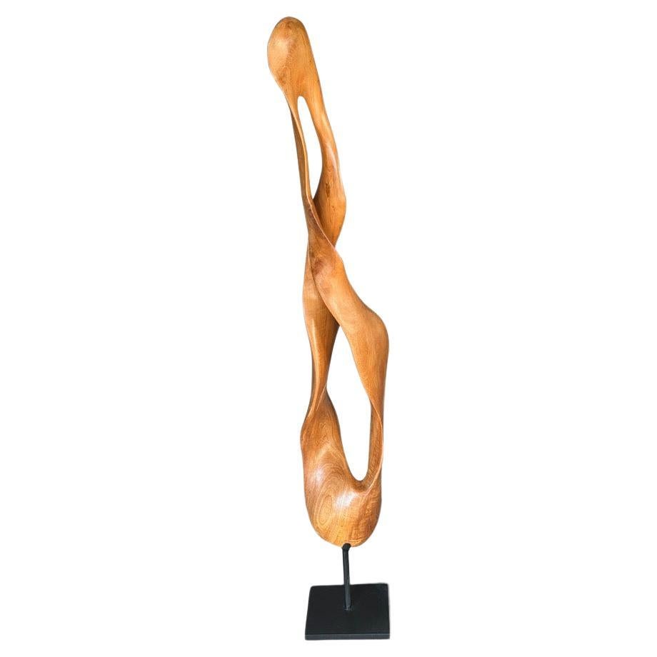 Scultura minimalista in legno di mogano di Andrianna Shamaris
