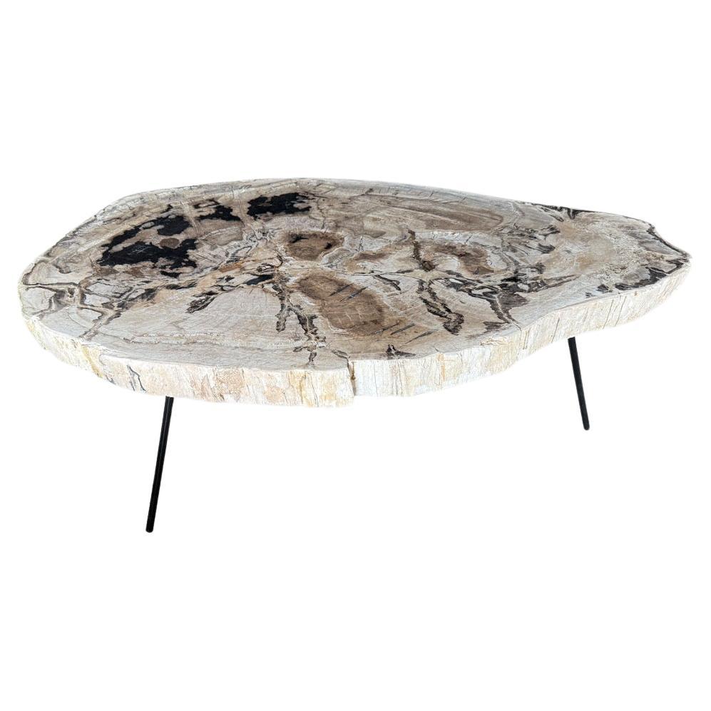 Andrianna Shamaris Table basse ou table d'appoint minimaliste en Wood Wood en vente