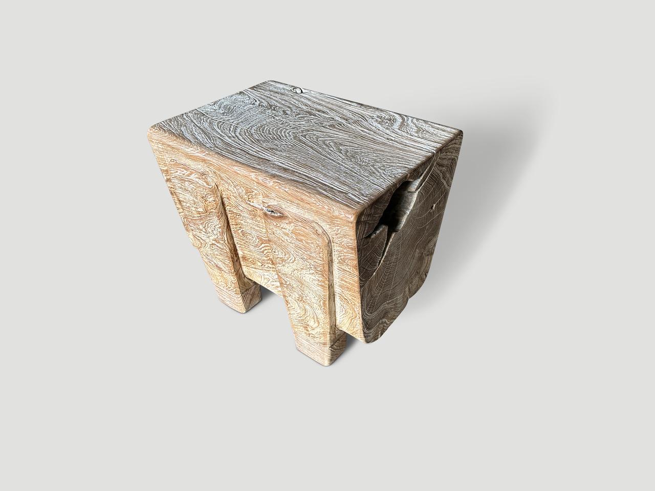 Minimaliste Andrianna Shamaris petite table basse ou table d'appoint minimaliste en vente