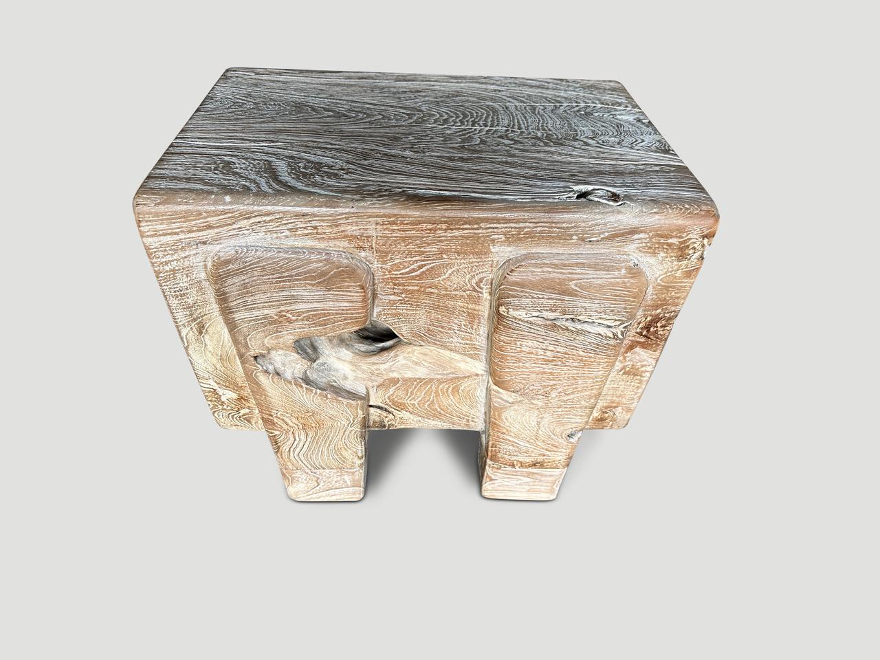 XXIe siècle et contemporain Andrianna Shamaris petite table basse ou table d'appoint minimaliste en vente