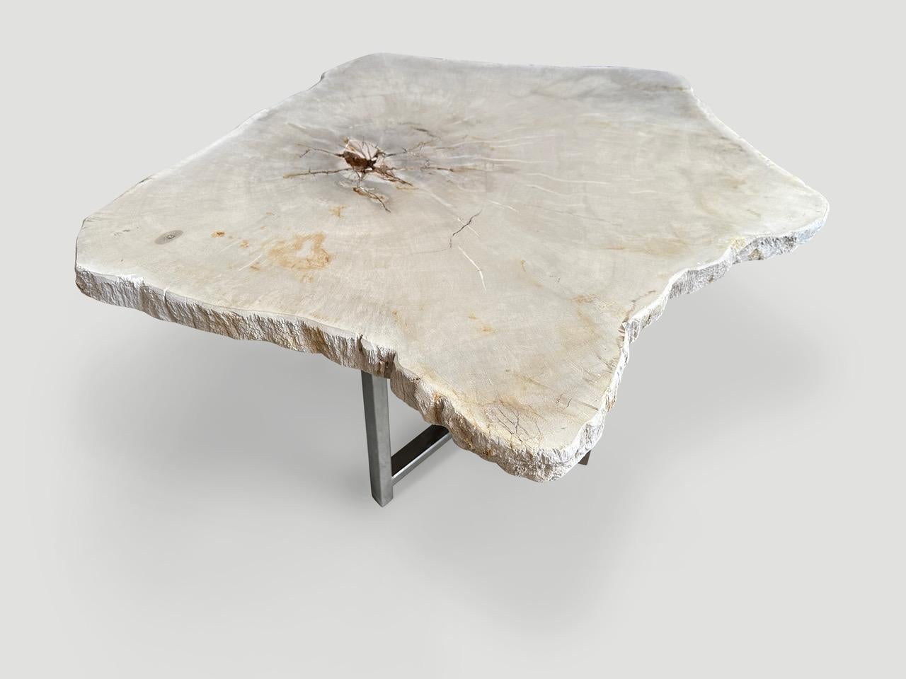 XXIe siècle et contemporain Table d'appoint Andrianna Shamaris minimaliste en bois pétrifié très lisse en vente