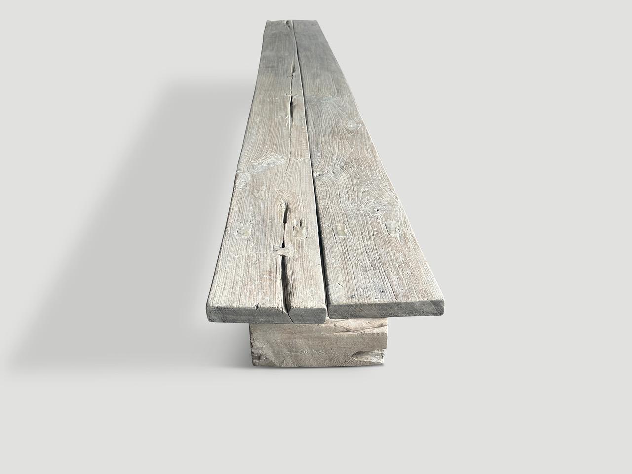Banc long minimaliste Wabi Sabi en bois de teck Andrianna Shamaris Excellent état - En vente à New York, NY