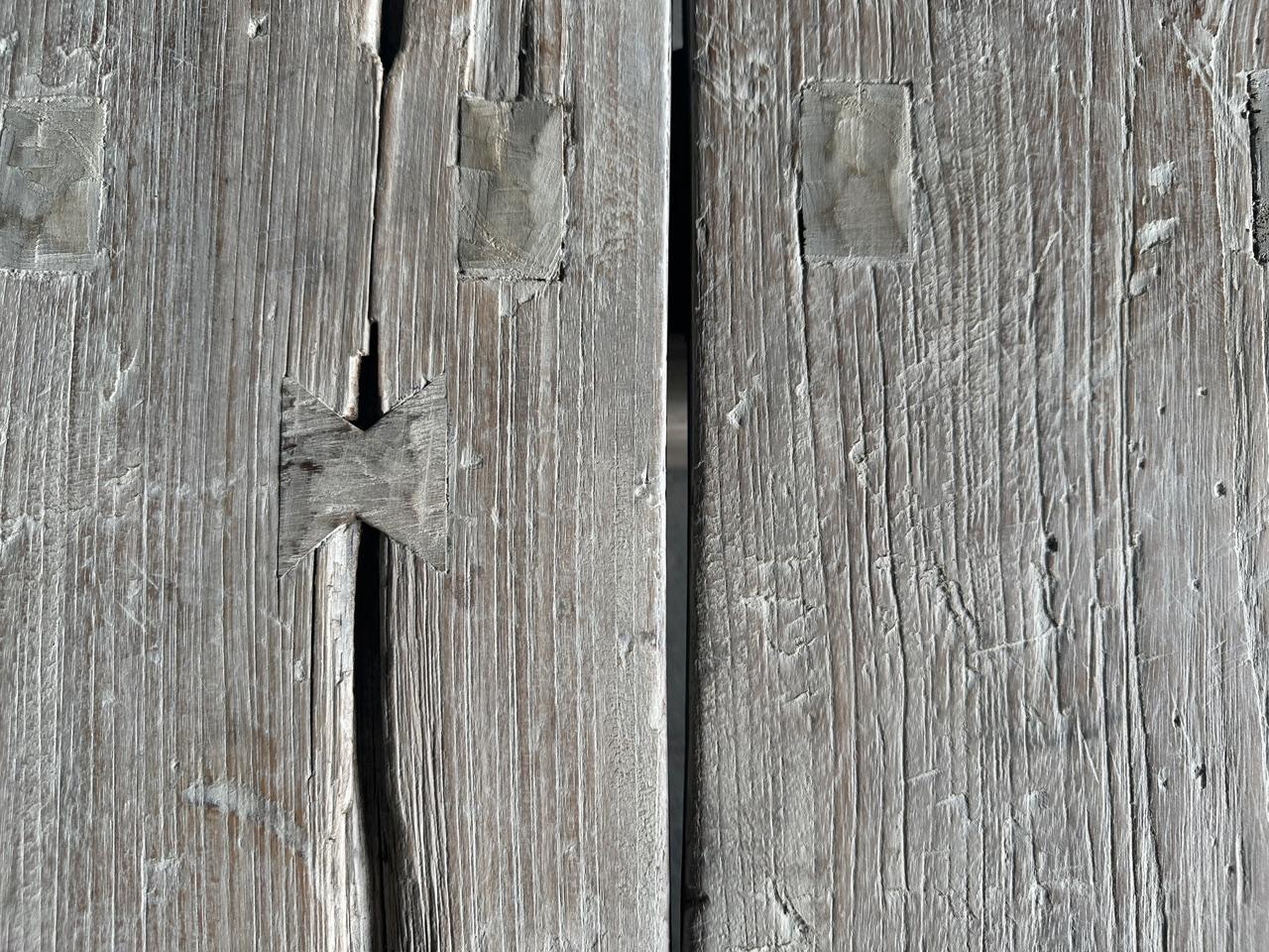 XXIe siècle et contemporain Banc long minimaliste Wabi Sabi en bois de teck Andrianna Shamaris en vente