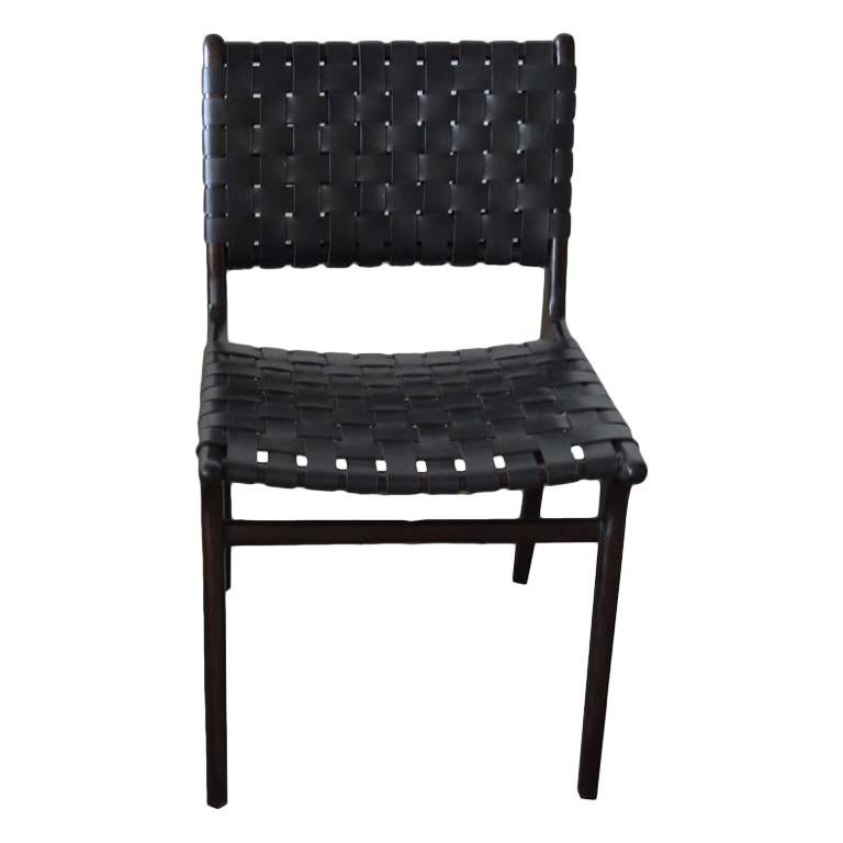 Andrianna Shamaris, série de chaises modernes à double dossier en cuir tissé en vente