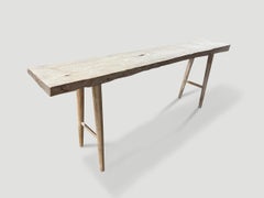 Andrianna Shamaris Mesa consola moderna de madera de teca blanqueada orgánica