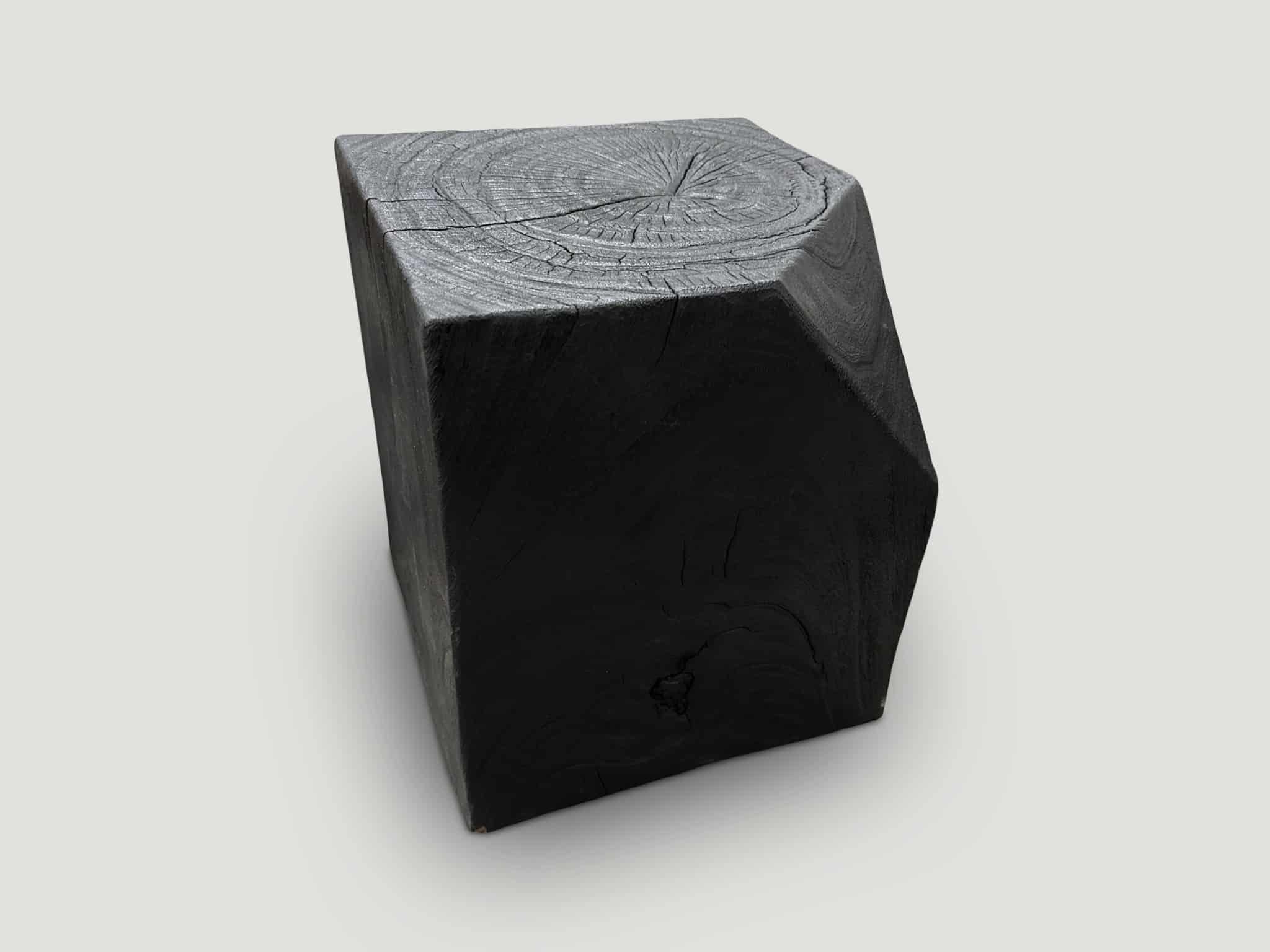 Organique Table d'appoint modulaire Andrianna Shamaris Charred en vente