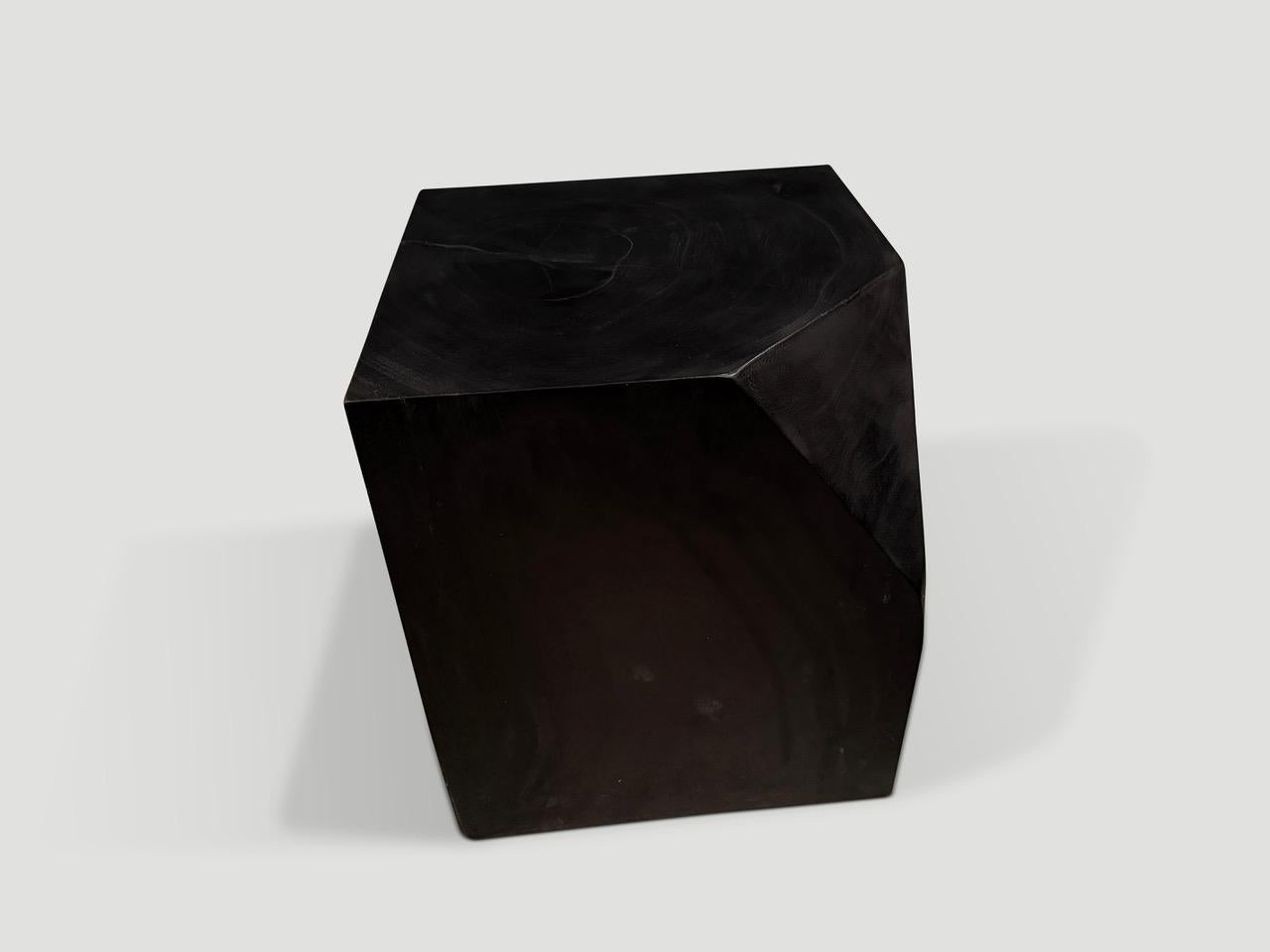 Table d'appoint modulaire Andrianna Shamaris Charred Excellent état - En vente à New York, NY