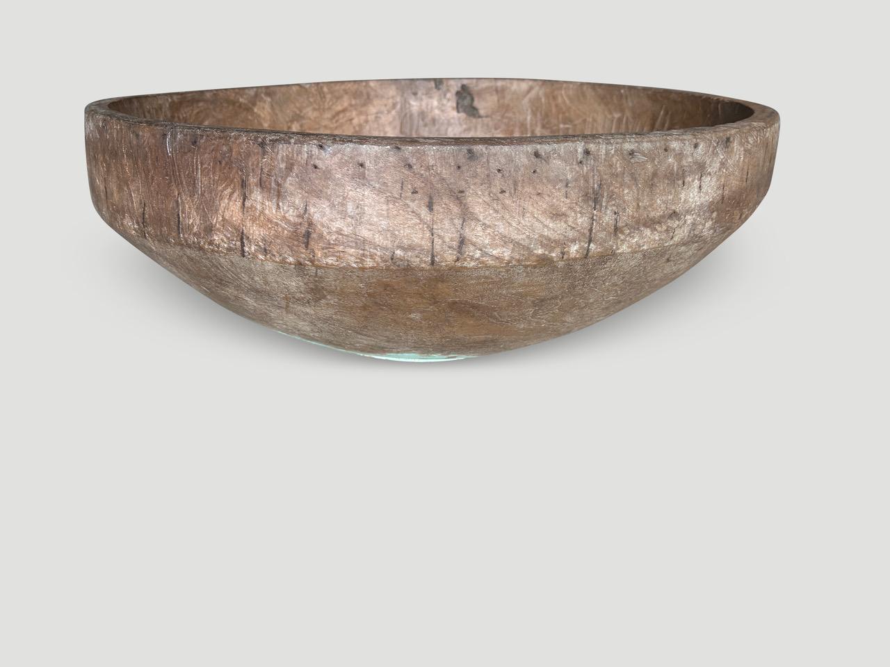 Monumental Cuenco Escultórico de Madera Antigua en venta 1
