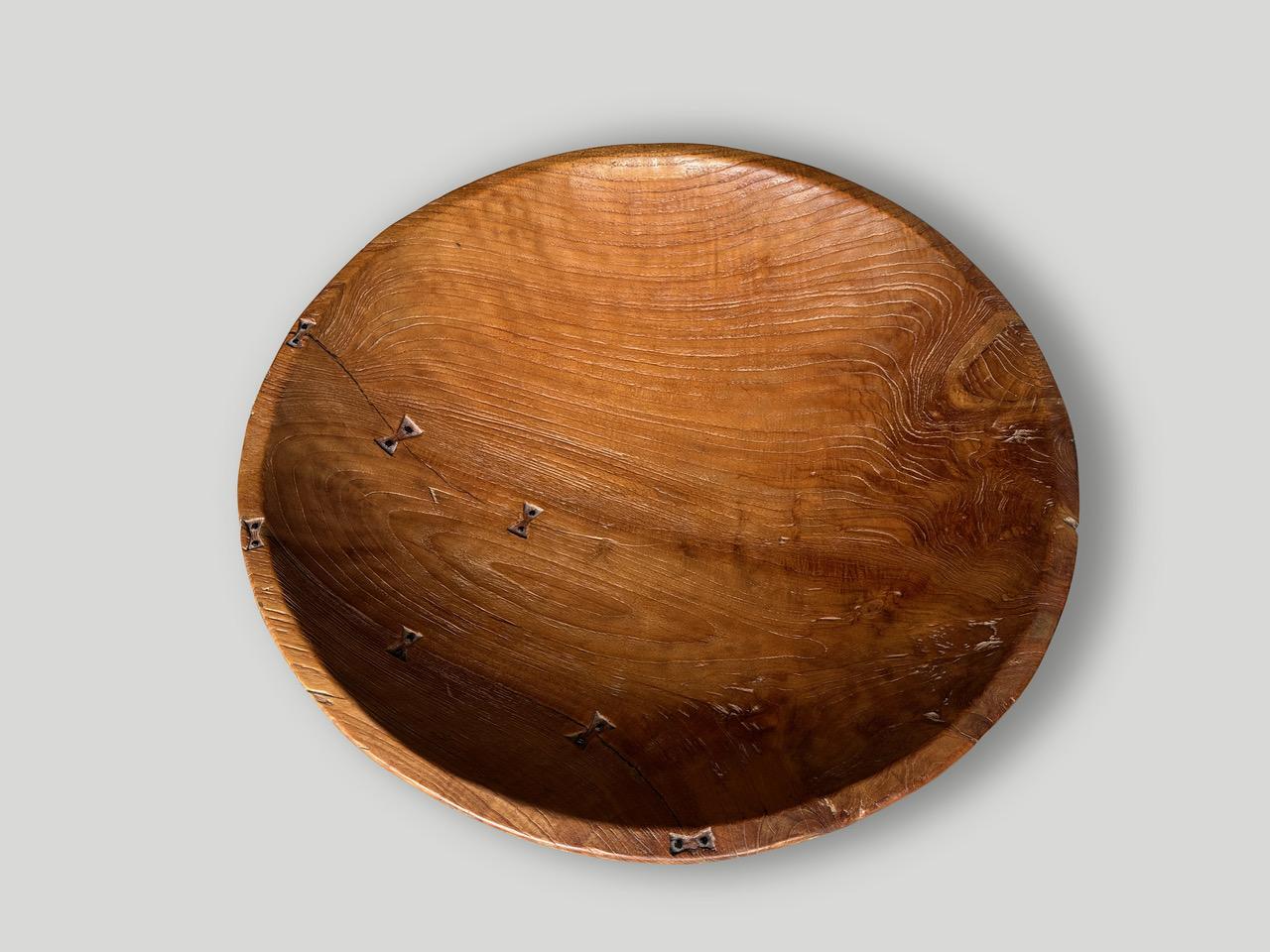 XXIe siècle et contemporain Bol monumental sculptural rare en bois de teck Andrianna Shamaris en vente