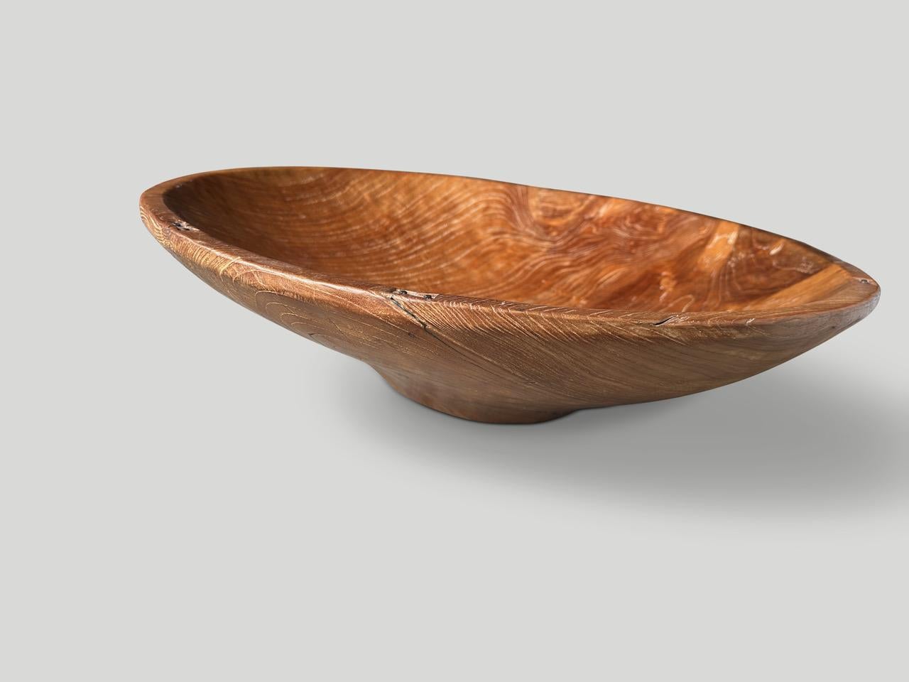 Bois Bol monumental sculptural rare en bois de teck Andrianna Shamaris en vente