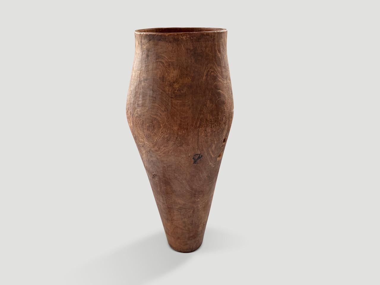 Minimalismo Andrianna Shamaris Museo Contenitore di Qualità in vendita