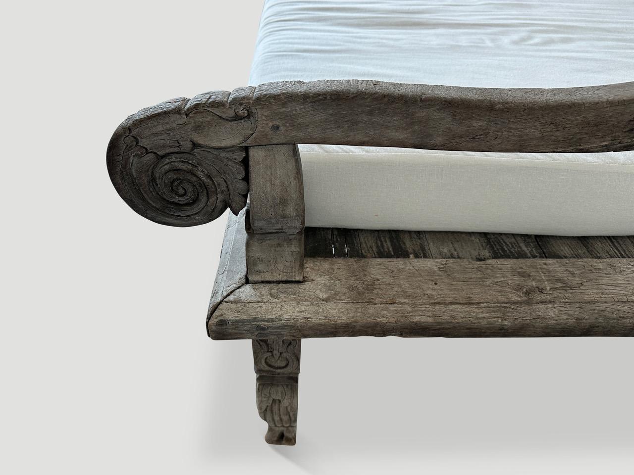 Andrianna Shamaris Museum Quality Rare Antique Day Bed In Excellent Condition For Sale In New York, NY