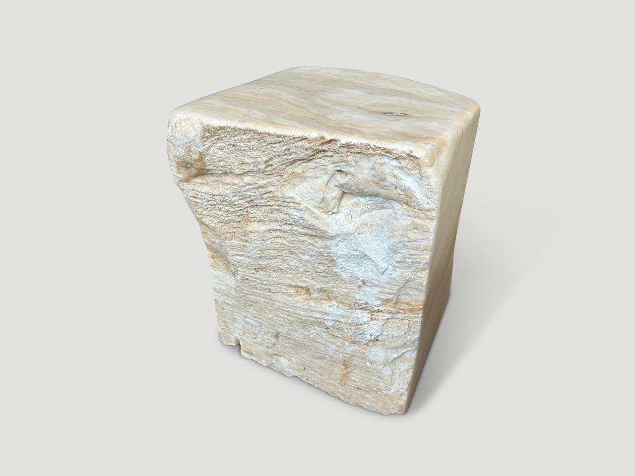 XXIe siècle et contemporain Table d'appoint sculpturale Andrianna Shamaris en onyx en vente