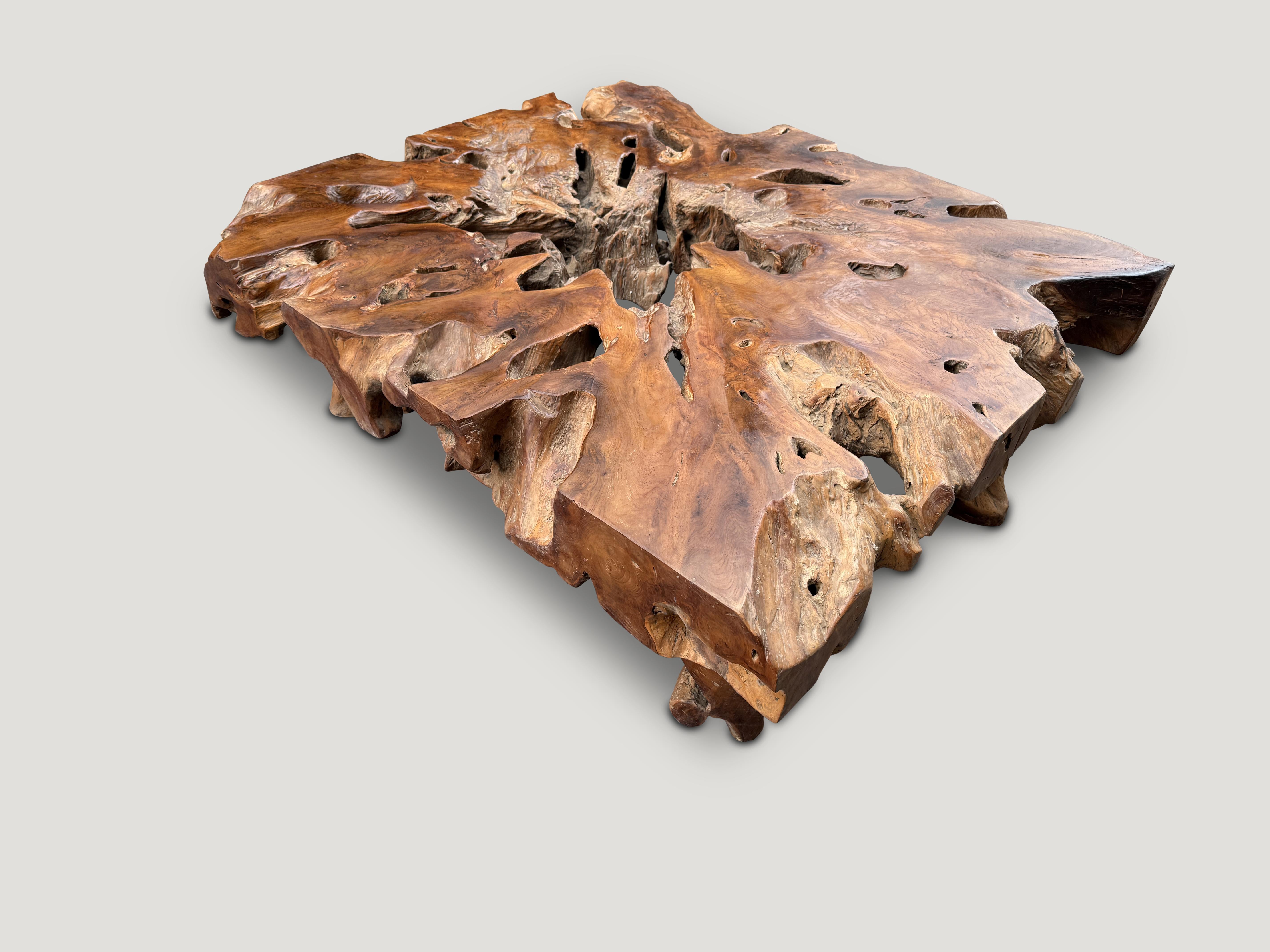Organique Andrianna Shamaris Table basse en bois de teck vieux d'un siècle