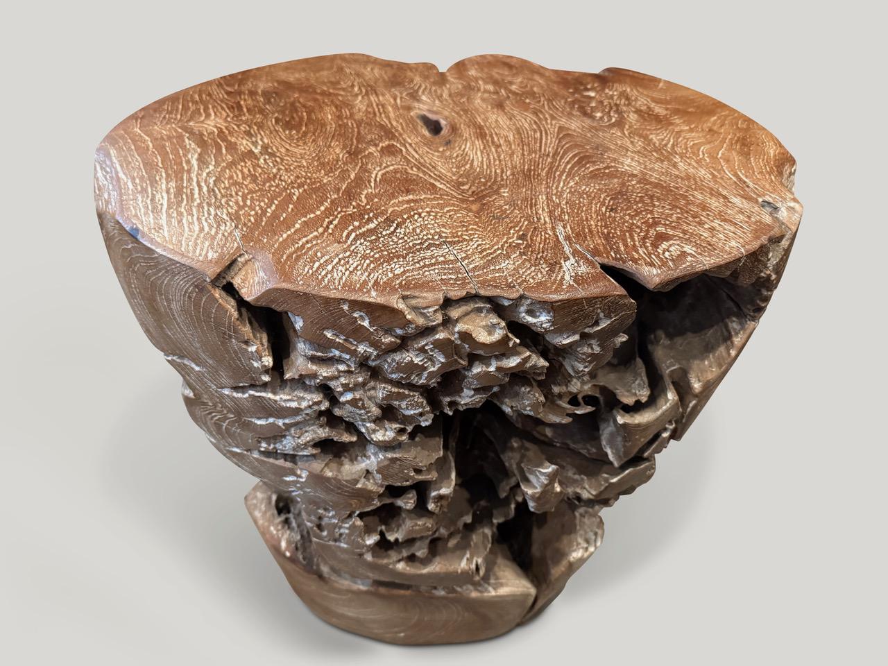 XXIe siècle et contemporain Andrianna Shamaris table d'appoint en bois de teck cérusé organique en vente