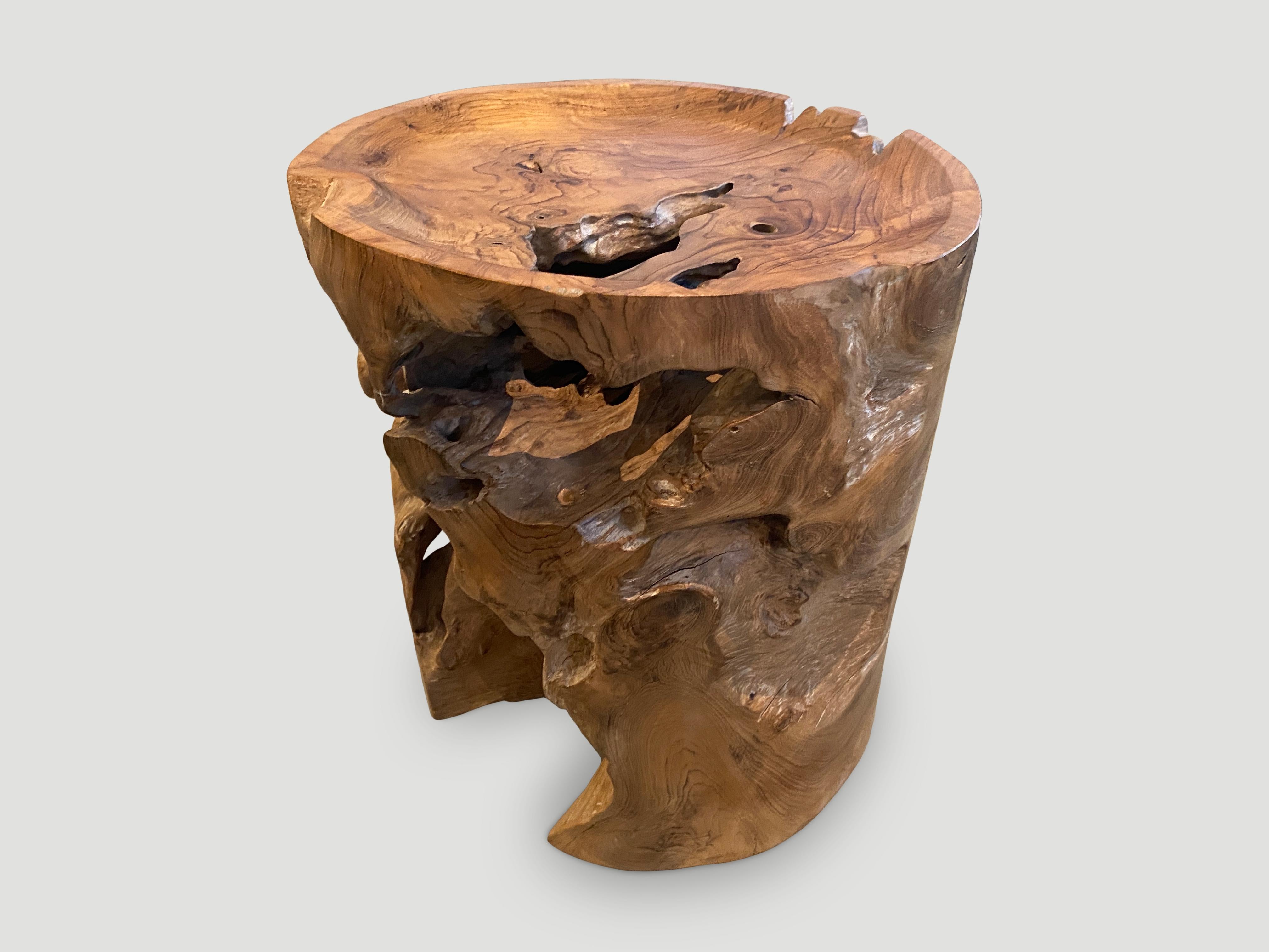 XXIe siècle et contemporain Table d'appoint Andrianna Shamaris avec plateau en bois de teck naturel organique en vente