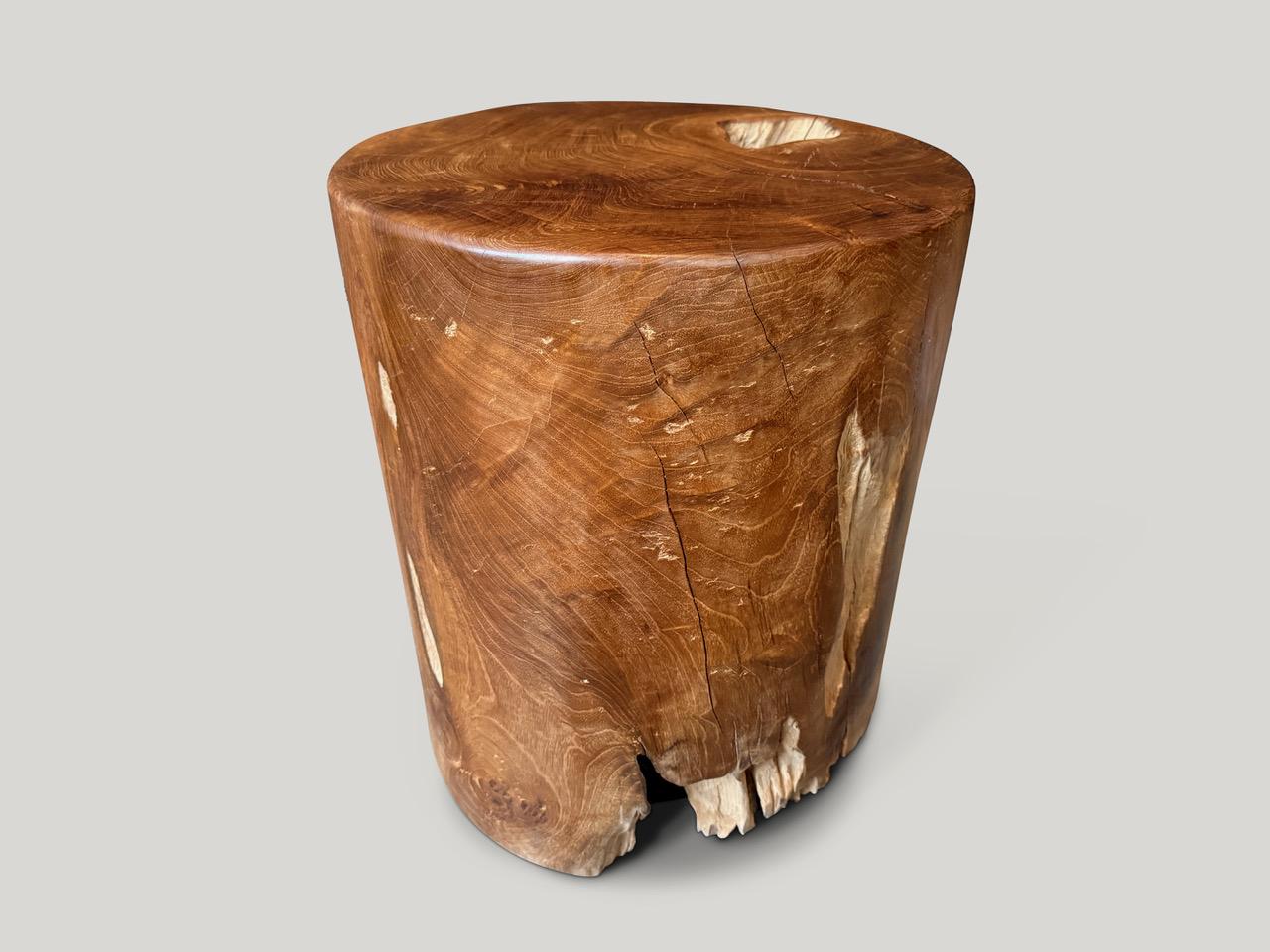 Andrianna Shamaris Mesa auxiliar cilíndrica de madera de teca ecológica Moderno orgánico en venta