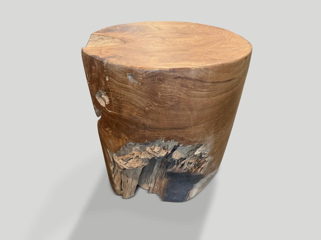 Andrianna Shamaris Mesa auxiliar cilíndrica de madera de teca ecológica Moderno orgánico en venta