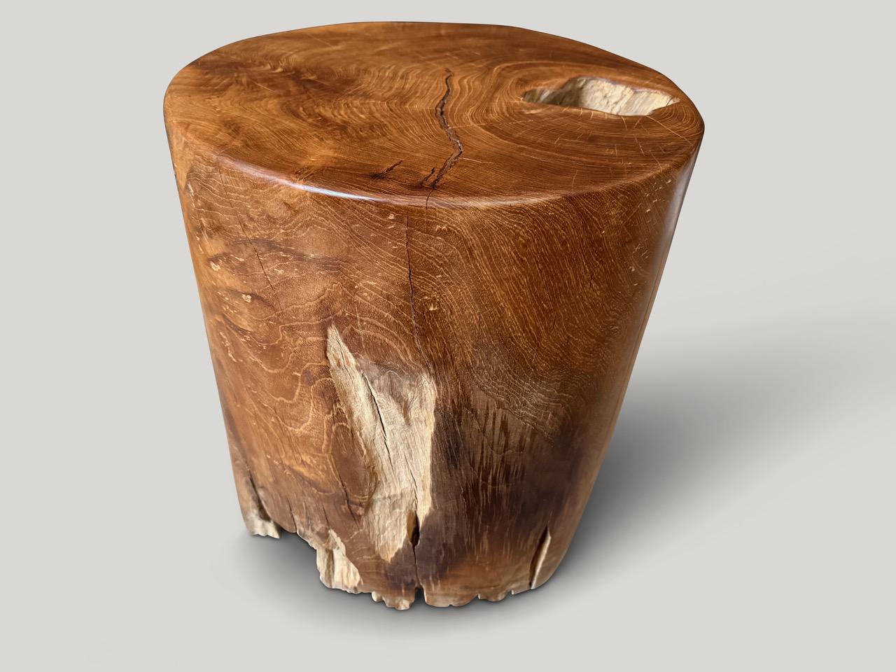 Andrianna Shamaris Mesa auxiliar cilíndrica de madera de teca ecológica en Excelente estado para la venta en New York, NY