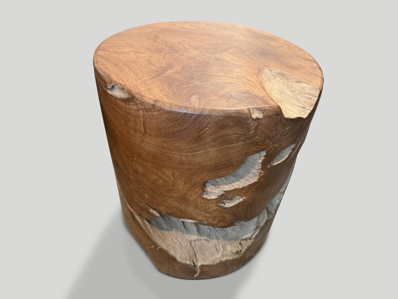 Andrianna Shamaris Mesa auxiliar cilíndrica de madera de teca ecológica en Excelente estado para la venta en New York, NY