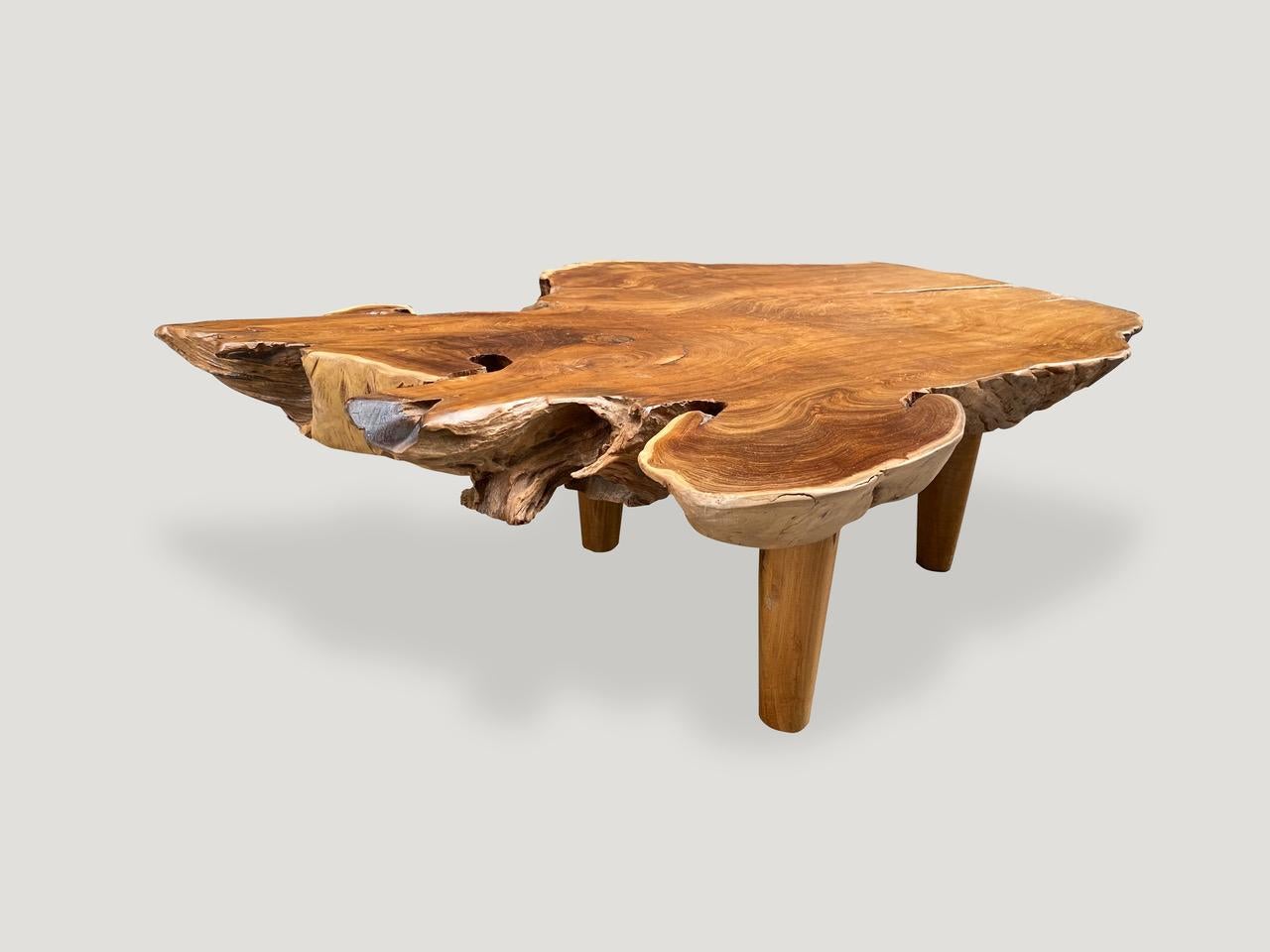 tavolino con ceppo di legno