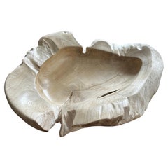 Andrianna Shamaris récipient sculptural surdimensionné en bois de teck blanchi