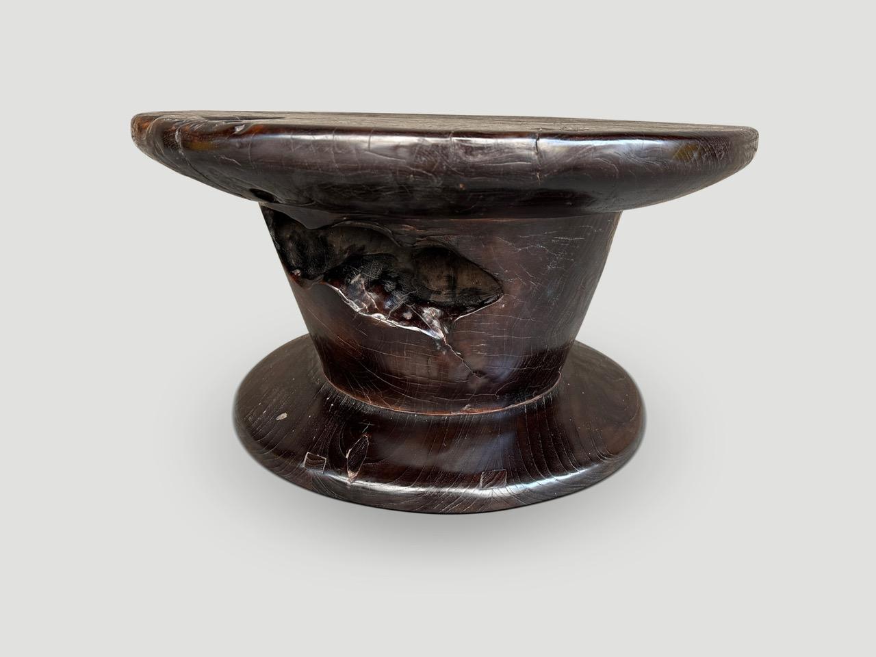 XXIe siècle et contemporain Table d'appoint Andrianna Shamaris en bois de teck en vente